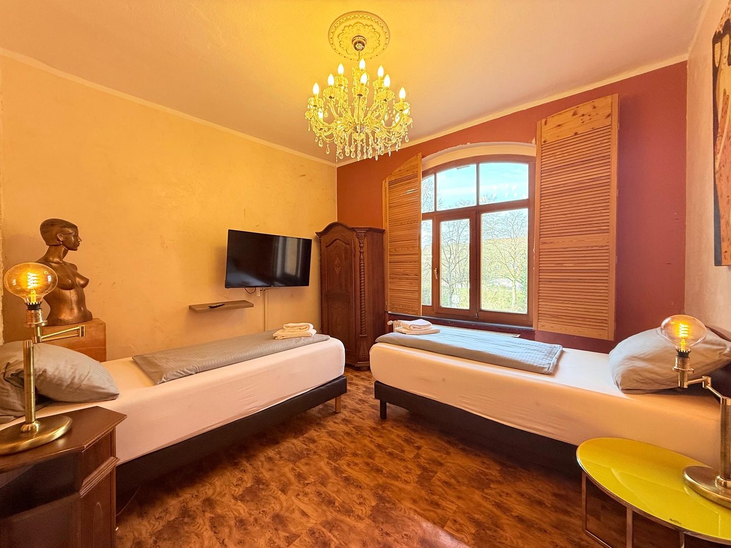 faf074ad-2031-43f9-943e-72838e8f3d66